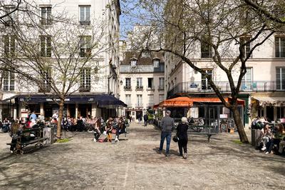 The Secrets of Le Marais: History, Hidden Gardens & Street Art Walk