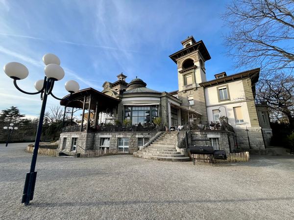 Lausanne en e-bike avec un guide local et indépendant: du lac Léman à la vieille ville