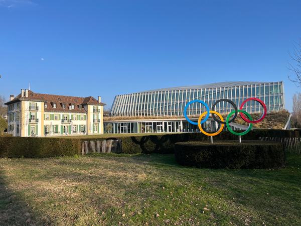 Lausanne en e-bike avec un guide local et indépendant: du lac Léman à la vieille ville