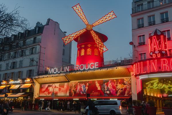 Paris Montmartre Walking Tour: Moulin Rouge to Sacré-Cœur