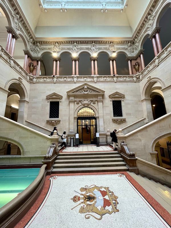 Discover hidden gems and must-see, with a local guide