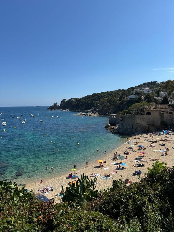 Barcelona: Private Trip, Girona, Medieval Town, Coast & Wine