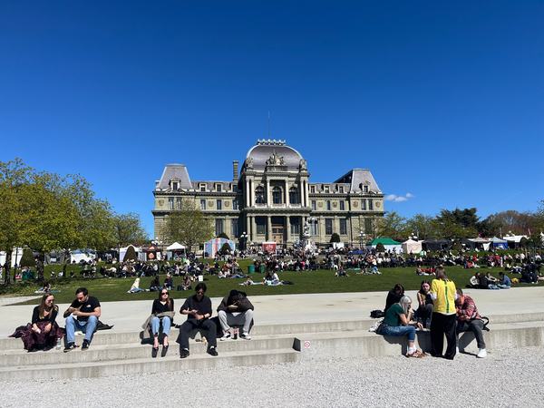 Lausanne en e-bike avec un guide local et indépendant: du lac Léman à la vieille ville