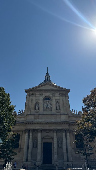 Creating memories in the Latin Quarter (with mic)