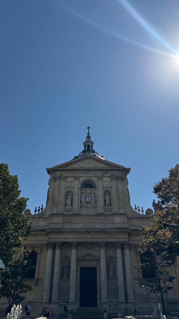Creating memories in the Latin Quarter (with mic)