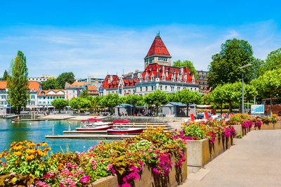 Lausanne Walking Tour with Chocolate Tasting & Metro