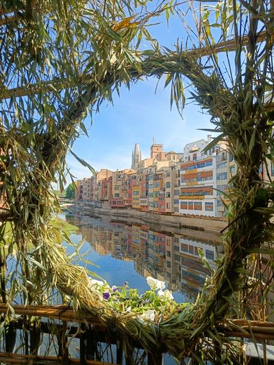 Barcelona: Private Trip, Girona, Medieval Town, Coast & Wine