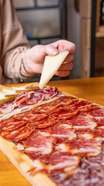 Tabla de embutidos y queso