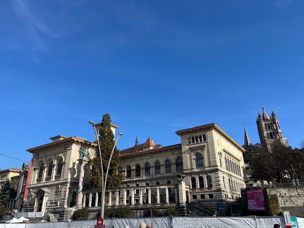 Lausanne en e-bike avec un guide local et indépendant: du lac Léman à la vieille ville