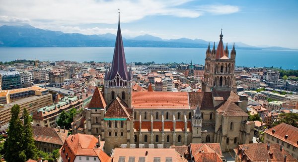 Lausanne Walking Tour with Chocolate Tasting & Metro