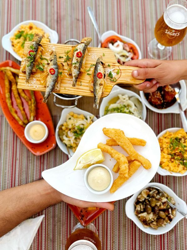 Food Tour: Local Tapas & Tastings w/ Family Farm Visit